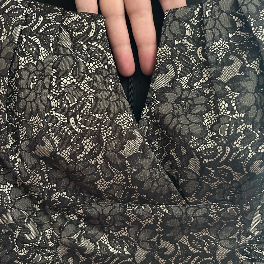 Adrianna Papell size 10 black and gold formal dress w/ flattering waist โฆ - Picture 5 of 11